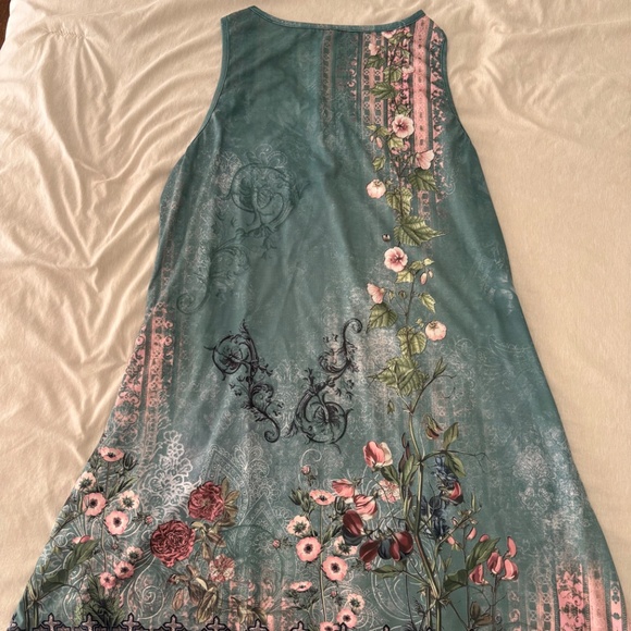 V-Neck Floral A-line Dress - Picture 3 of 3